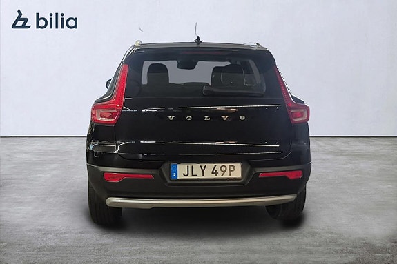 Volvo XC40 8 of 22