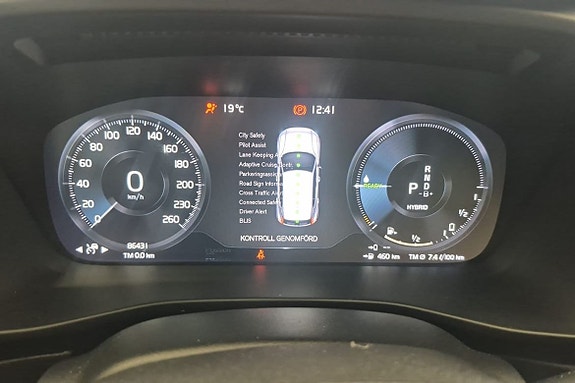 Volvo XC40 14 of 22