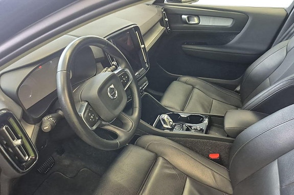 Volvo XC40 12 of 22