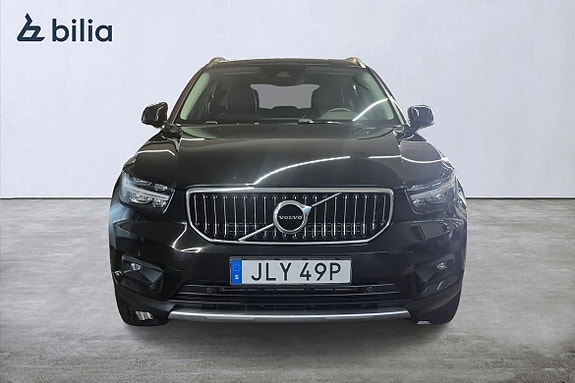 Volvo XC40 2 of 22