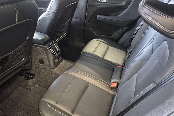 Volvo XC40 18 of 22