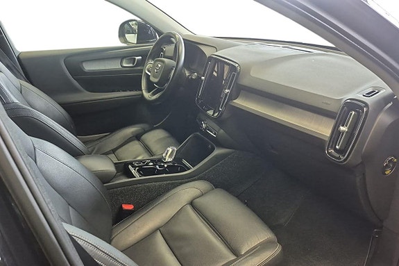 Volvo XC40 10 of 22