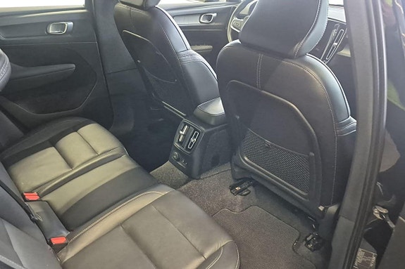 Volvo XC40 17 of 22