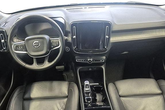 Volvo XC40 13 of 22