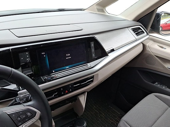 Volkswagen Multivan 9 of 12