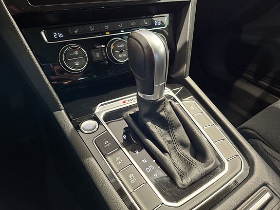 Volkswagen Passat 13 of 15