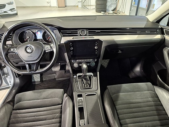 Volkswagen Passat 12 of 15