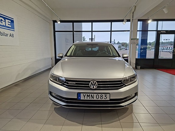 Volkswagen Passat 2 of 15