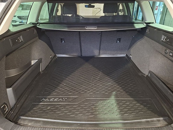 Volkswagen Passat 7 of 15