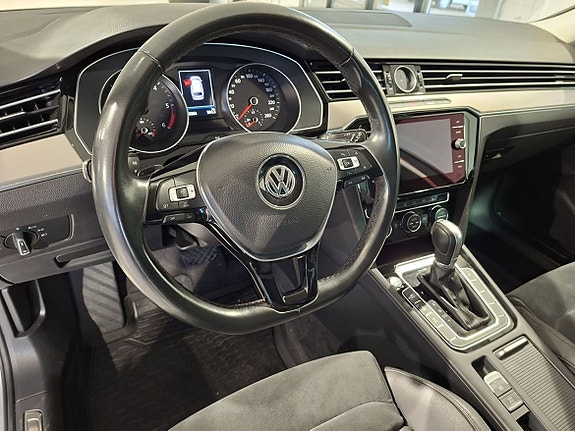 Volkswagen Passat 10 of 15