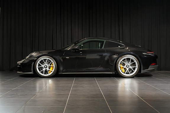 Porsche 911 GT3 2 of 21