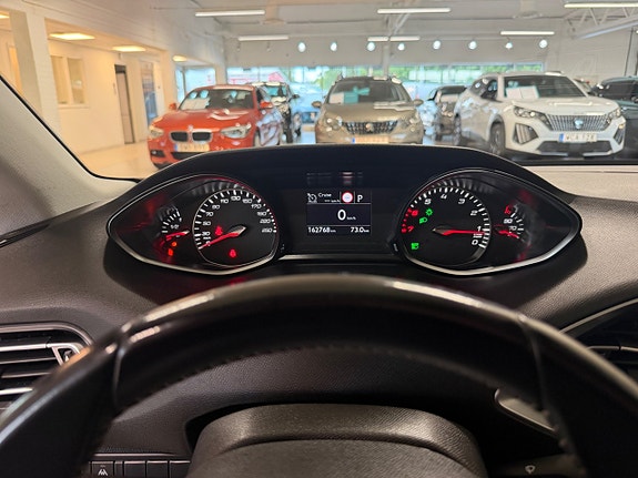 Peugeot 308 SW 11 of 12