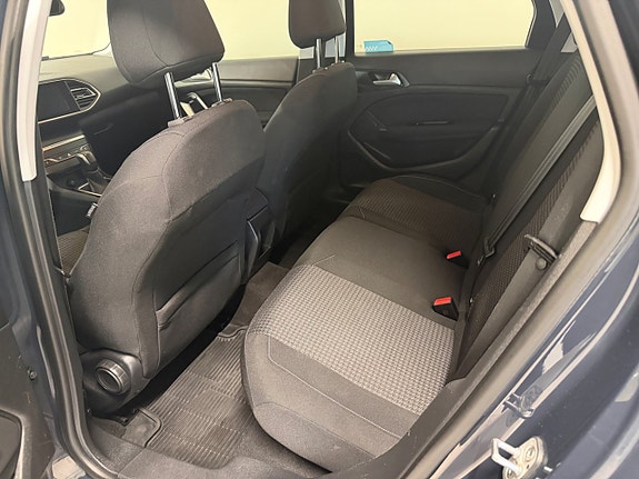 Peugeot 308 SW 7 of 12