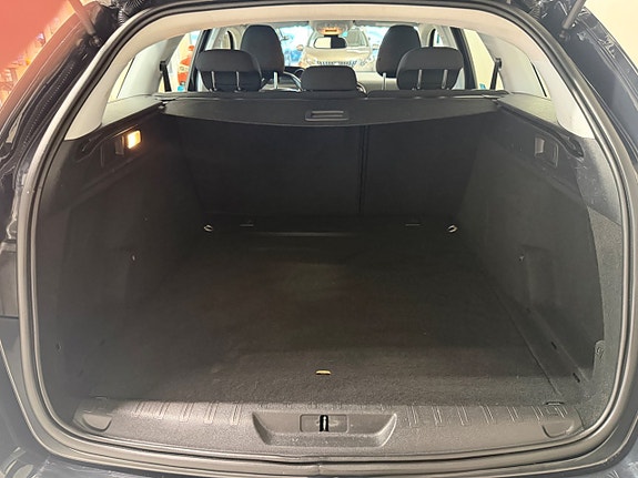 Peugeot 308 SW 8 of 12