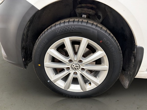 Volkswagen Caddy Maxi 23 of 26