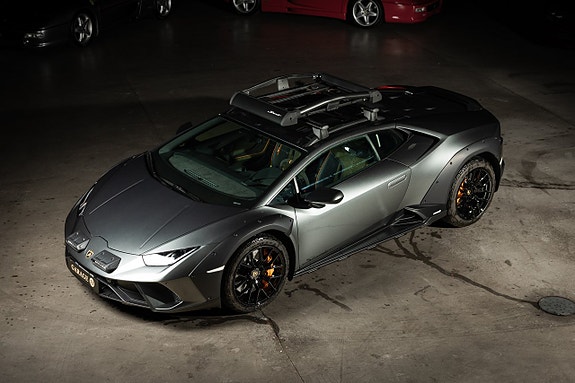 Lamborghini Huracan 2 of 30