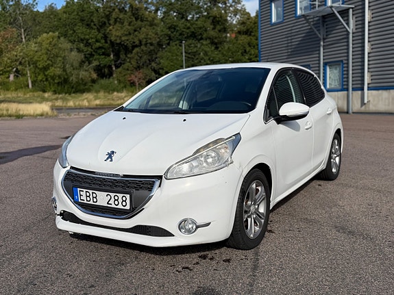 Peugeot 208 3 of 21