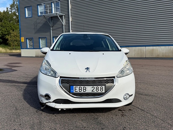 Peugeot 208 2 of 21