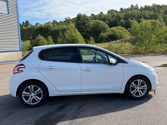 Peugeot 208 8 of 21