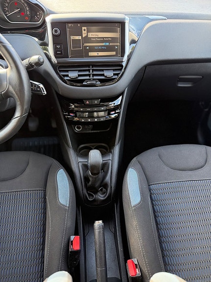 Peugeot 208 16 of 21