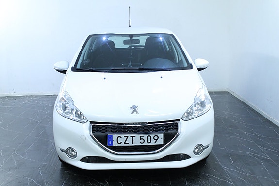 Peugeot 208 2 of 13