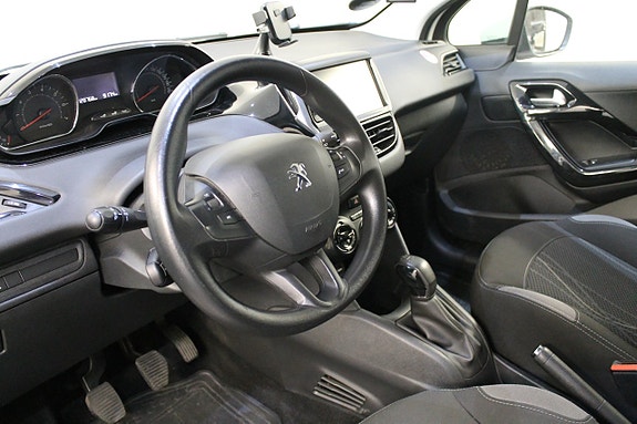 Peugeot 208 4 of 13