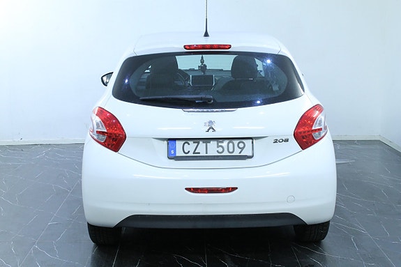 Peugeot 208 8 of 13