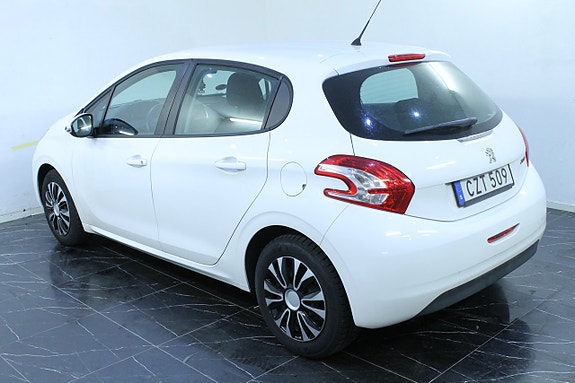 Peugeot 208 3 of 13