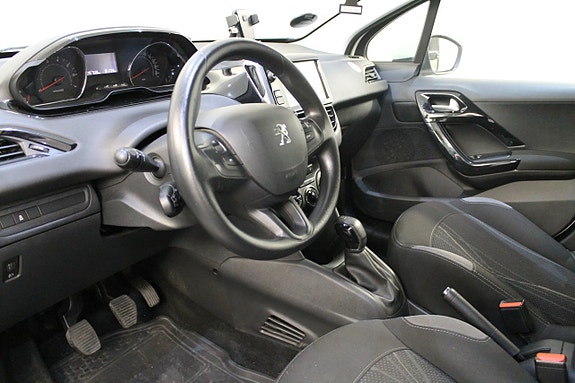 Peugeot 208 11 of 13