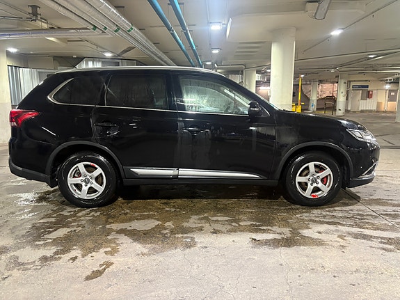 Mitsubishi Outlander 2 of 12