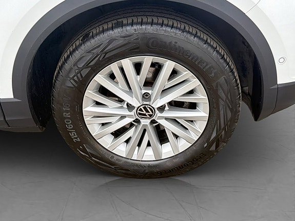Volkswagen T-Roc 27 of 27