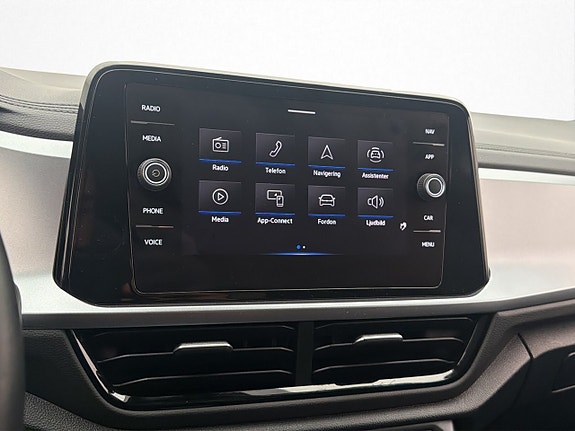 Volkswagen T-Roc 16 of 27