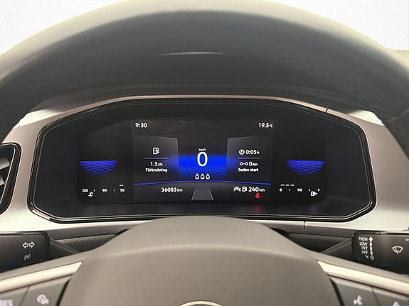 Volkswagen T-Roc 12 of 27