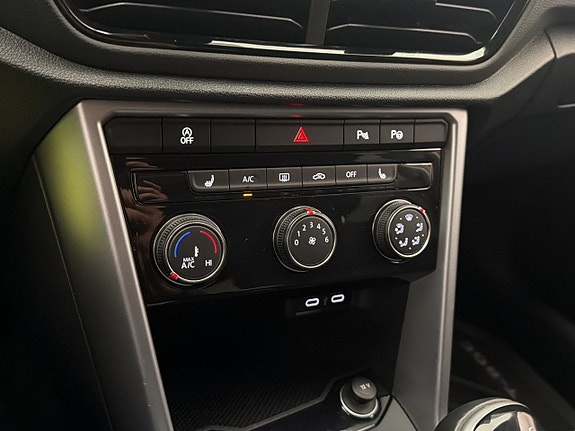 Volkswagen T-Roc 17 of 27