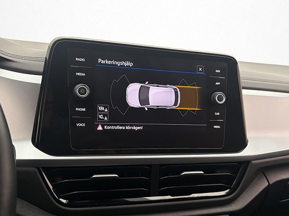 Volkswagen T-Roc 14 of 27