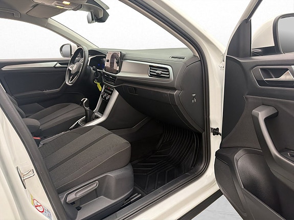 Volkswagen T-Roc 21 of 27