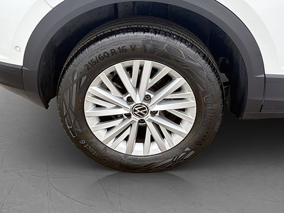 Volkswagen T-Roc 26 of 27