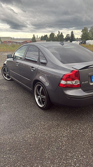 Volvo S40 2 of 6