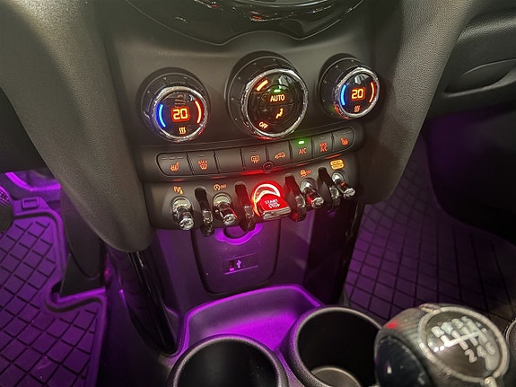 MINI Cooper 13 of 14