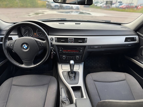 BMW 318i 16 of 25