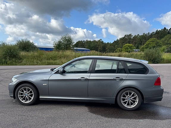 BMW 318i 4 of 25