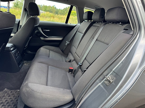BMW 318i 12 of 25