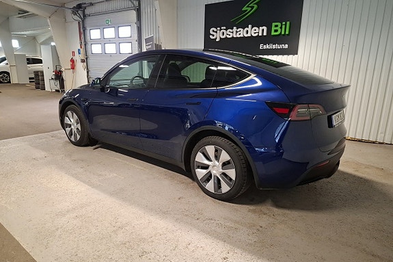 Tesla Model Y 3 of 15
