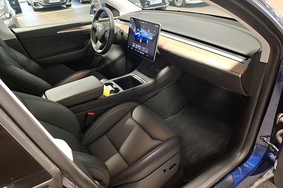 Tesla Model Y 11 of 15