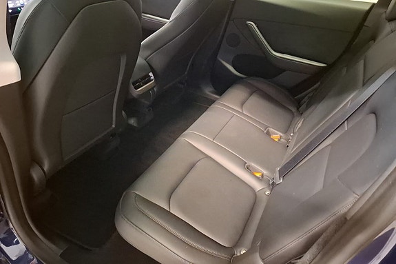 Tesla Model Y 12 of 15