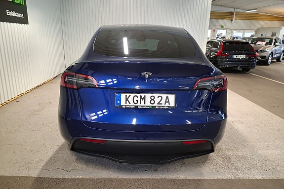 Tesla Model Y 4 of 15