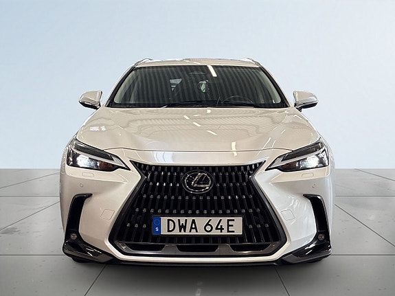 Lexus NX350h 2 of 26