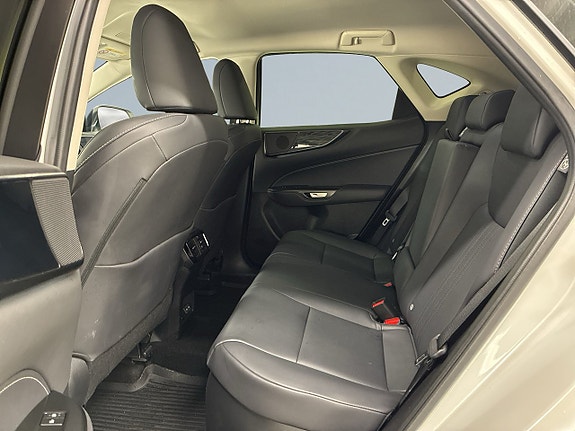 Lexus NX350h 13 of 26