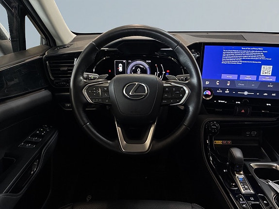 Lexus NX350h 9 of 26