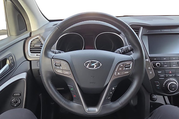 Hyundai Santa Fe 12 of 23